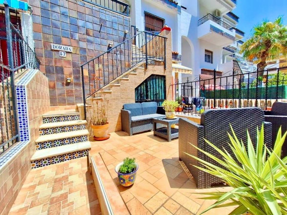 Apartment in Punta Prima, Alicante - photo 1